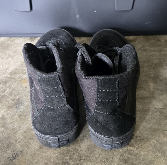 Men's Vans Sk8-Hi Black Sneakers - Picture 4 of 6